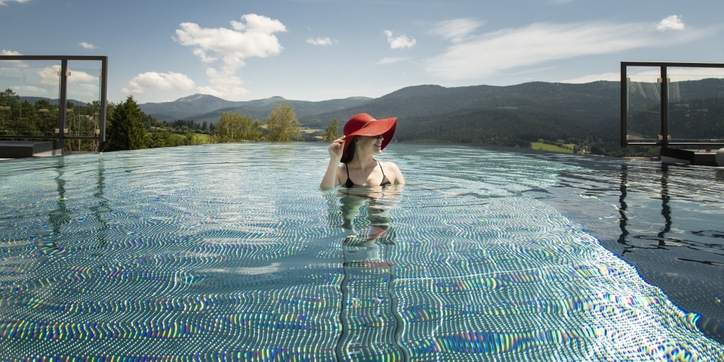 Sonnenhof Lam Schönheit im Infinity Pool