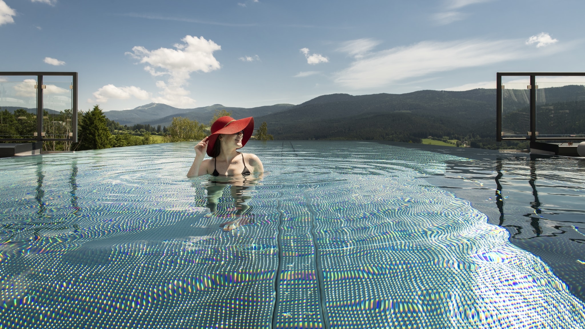 Sonnenhof Lam Infinity-Pool mit Panoramablick