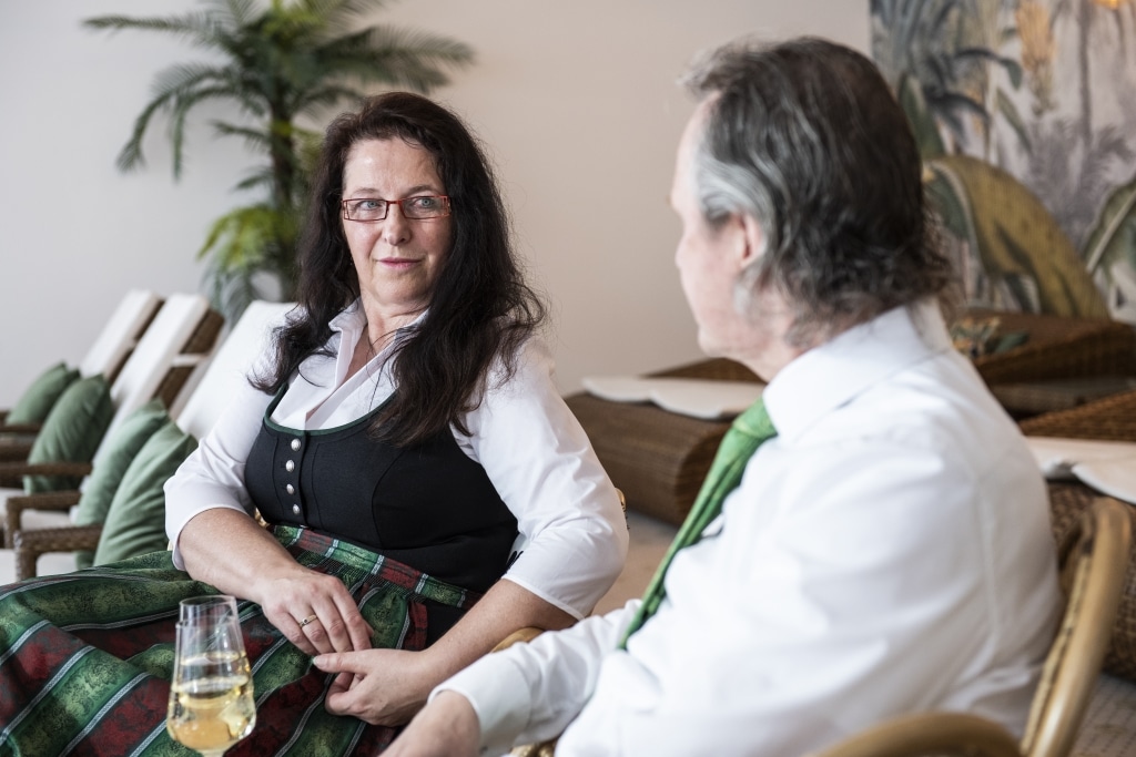 Direktion, Leitung, Gastgeber