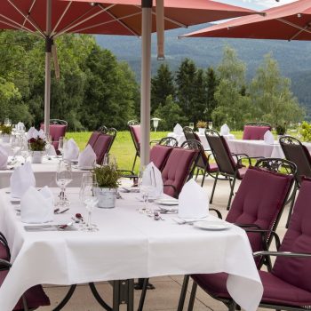 Abendessen auf der Terrasse_Hotel Sonnenhof Lam