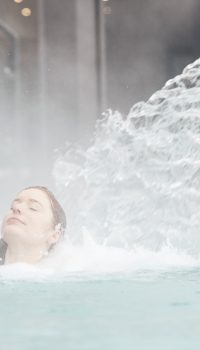 Wasserfall im Außen-Panoramapool_Hotel Sonnenhof Lam