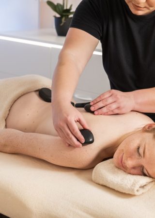 hot-stone-massage-5-elemente-spa-hotel-sonnenhof-lam-scaled.jpg hot-stone-massage-5-elemente-spa-hotel-sonnenhof-lam-scaled.jpg