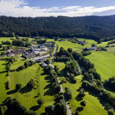 panorama-golfplatz-sonnenhof-lam-scaled.jpg