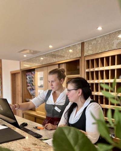 Rezeption_Empfang_Job_Hotel Sonnenhof in Lam