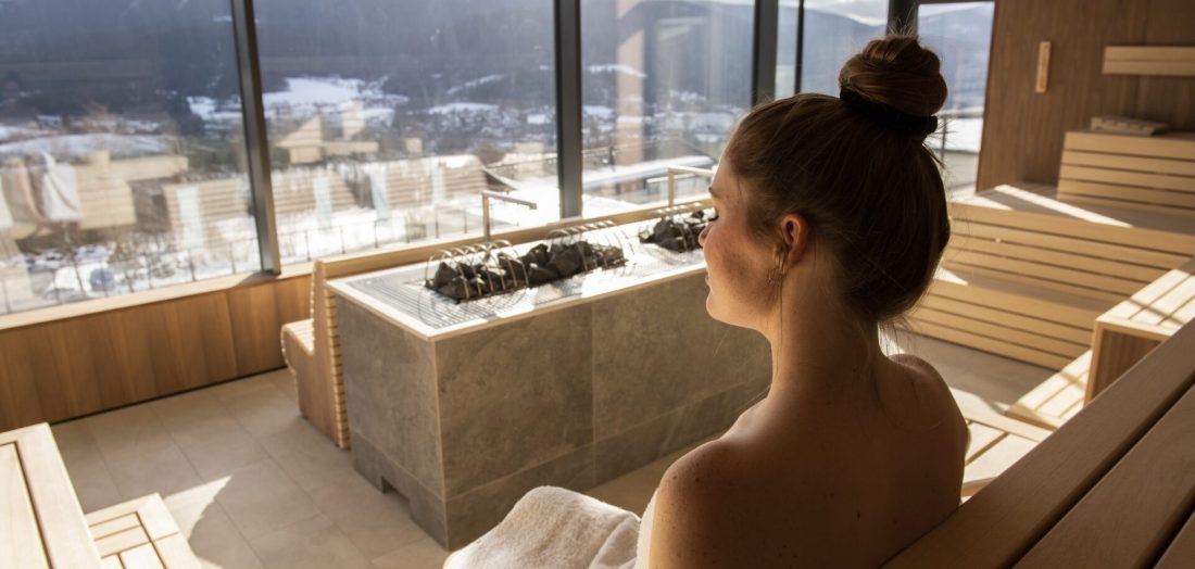 Panoramasauna mit Ausblick auf den bayerischen Wald
