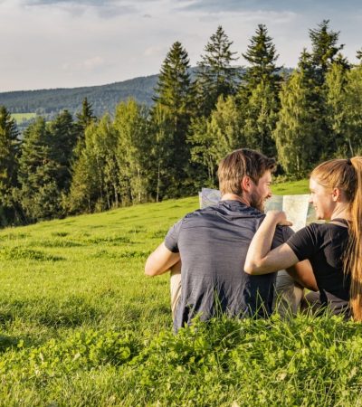 wandern-im-nationalpark-bayerischer-wald-hotel-sonnenhof-lam-scaled.jpg