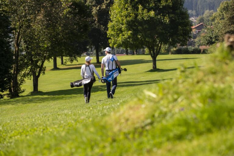 entspannt-golf-spielen-hotel-sonnenhof-lam-scaled